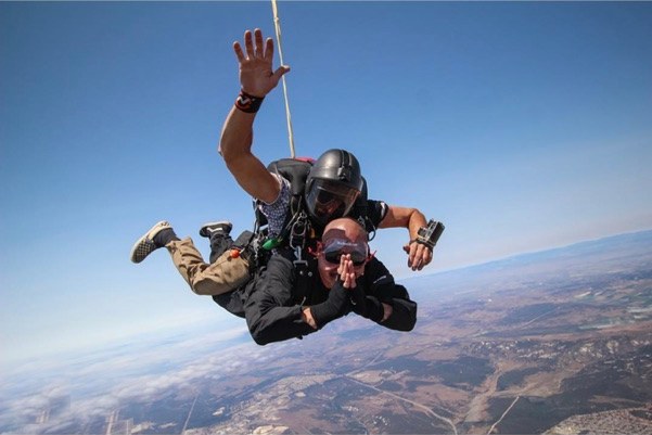 Peter Kim skydiving