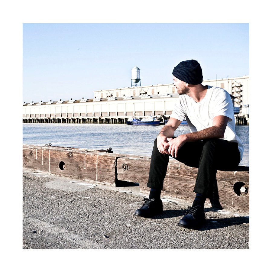 Broken Homme The Blues shoot at the harbor