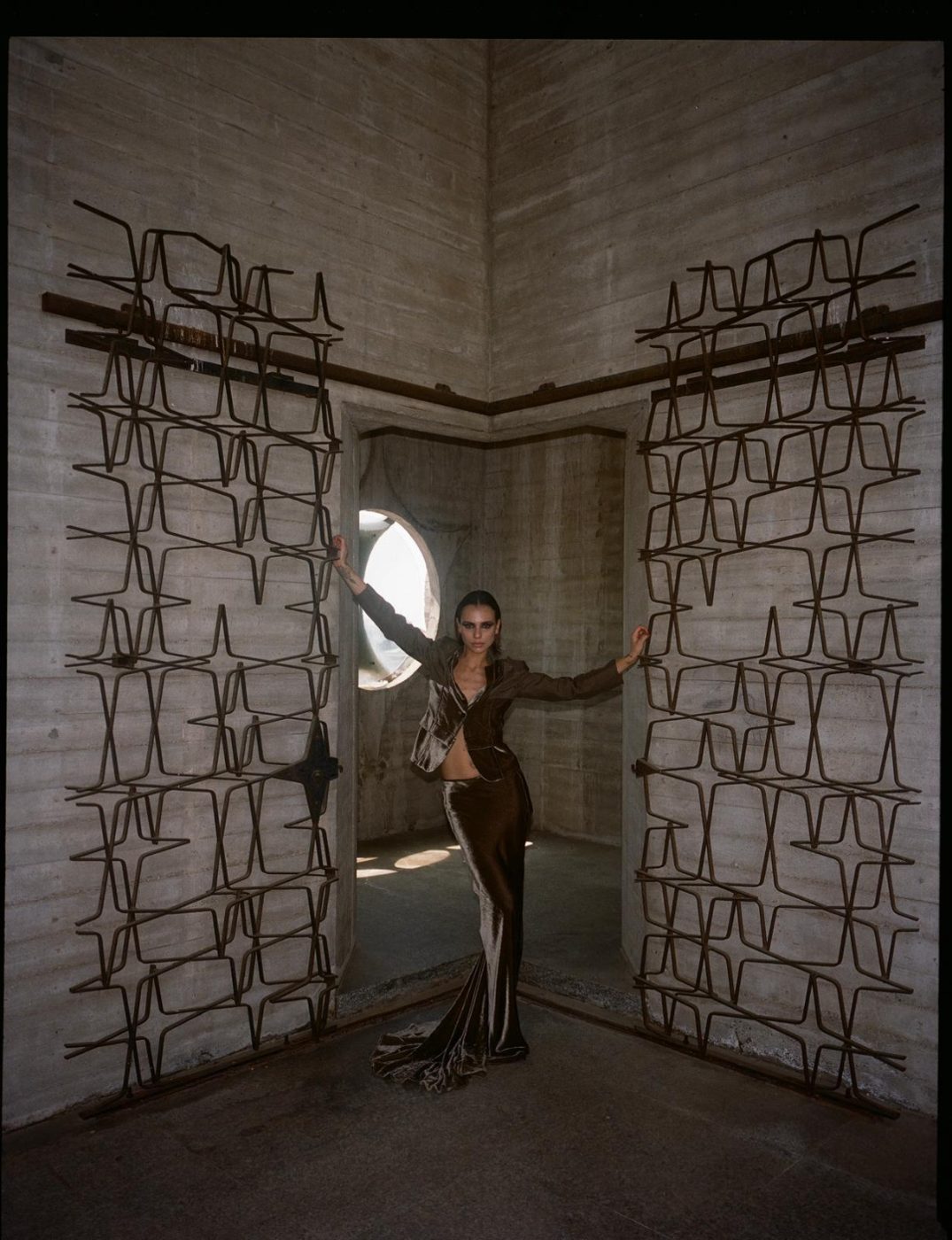 NVL-GARDE between iron screens