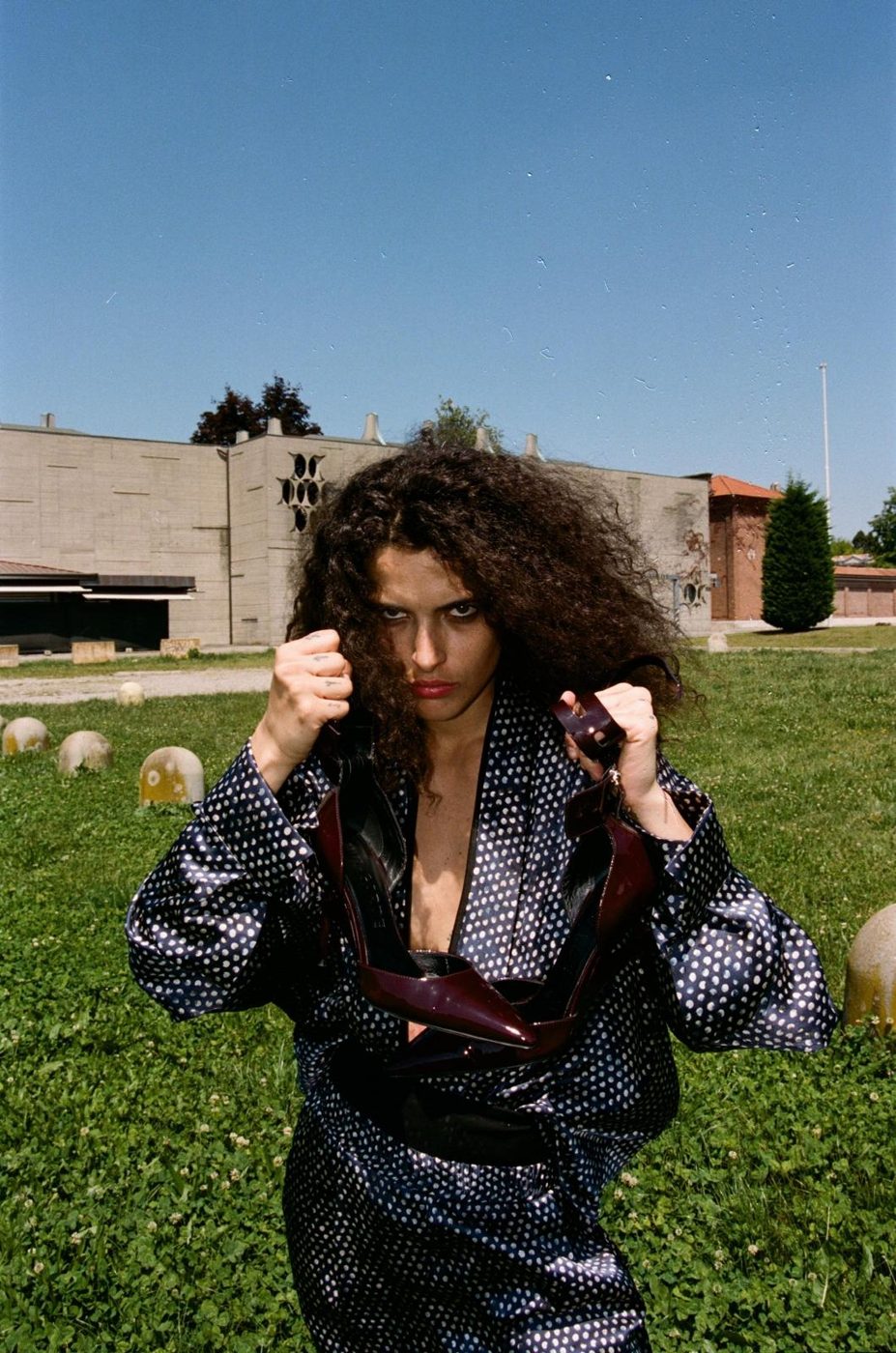 NVL-GARDE look in a field